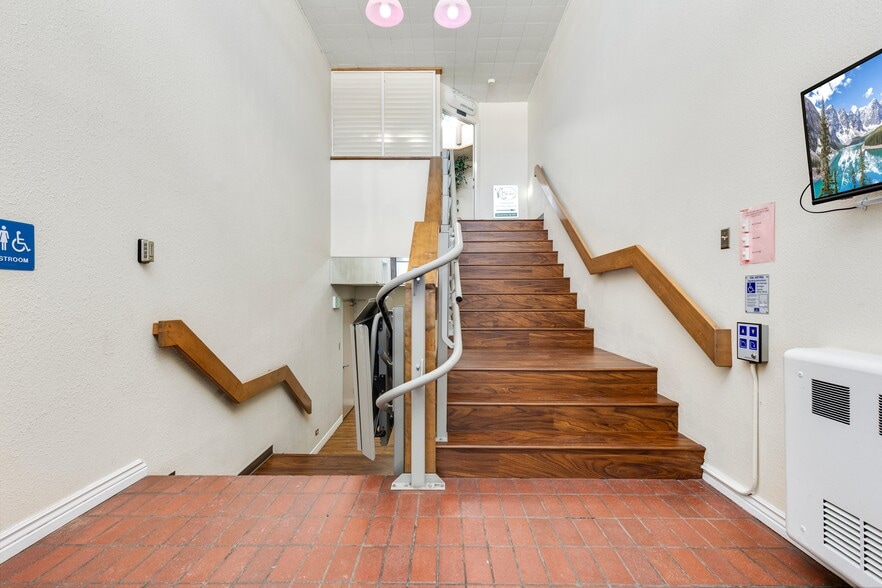 More Photos Of 8850 Ralston Rd, Arvada Medical For Lease