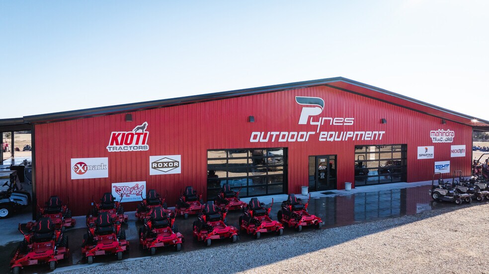 More Photos Of 1885 17th NE st, Paris General Retail For Sale