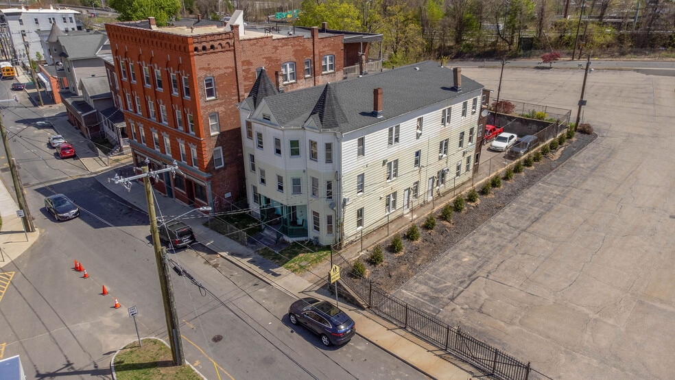 More Photos Of 995 Bank St, Waterbury Apartments For Sale