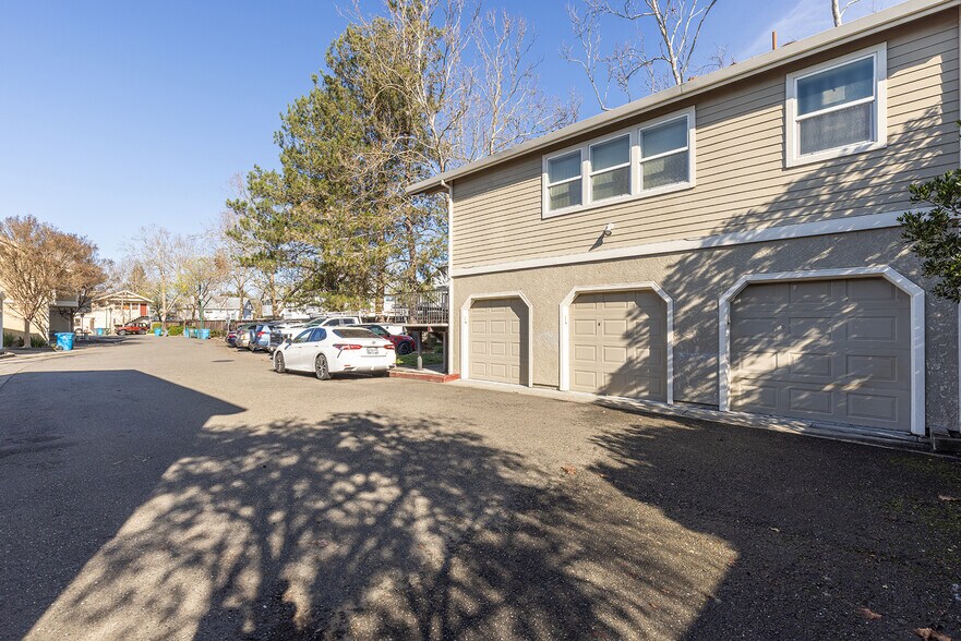 More Photos Of 2131 Naomi Pl, Santa Rosa Apartments For Sale