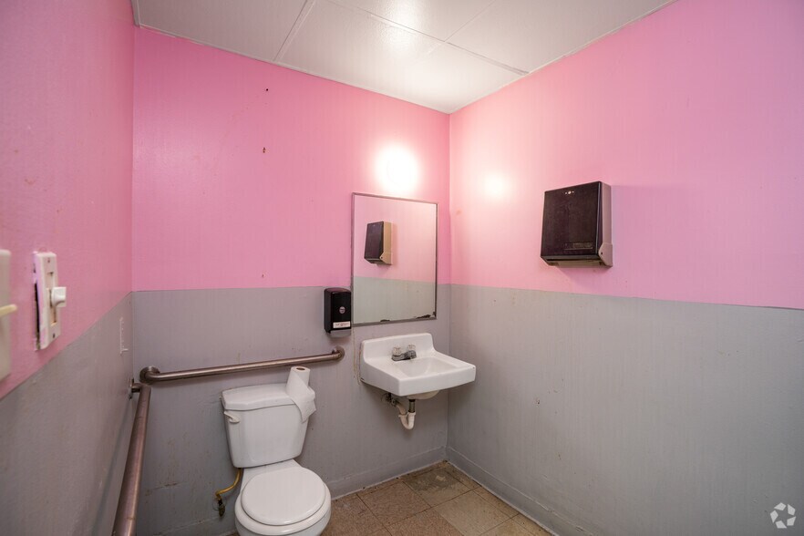 More Photos Of 1415 W Washington St, Brownsville Healthcare For Sale