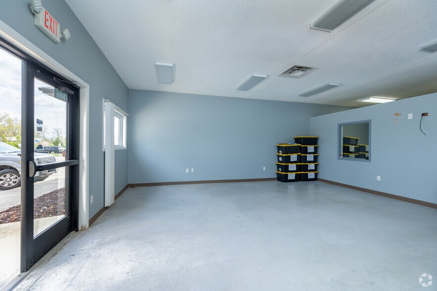 More Photos Of 5801 Old Collinsville Rd, Fairview Heights General Retail For Lease