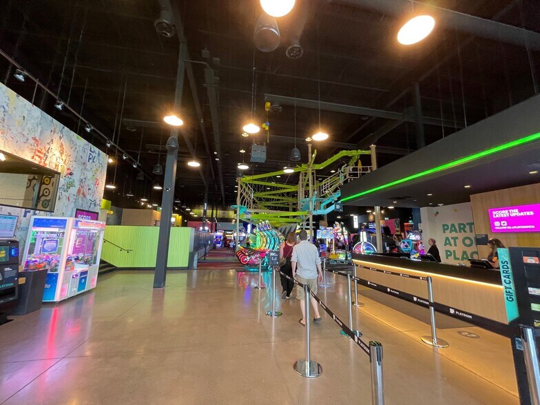 More Photos Of 75 Consumers Dr, Whitby Unknown For Sale