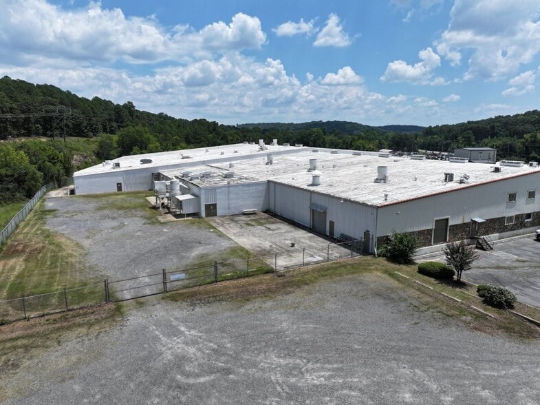 More Photos Of 8328 Macarthur Dr, North Little Rock Manufacturing For Lease