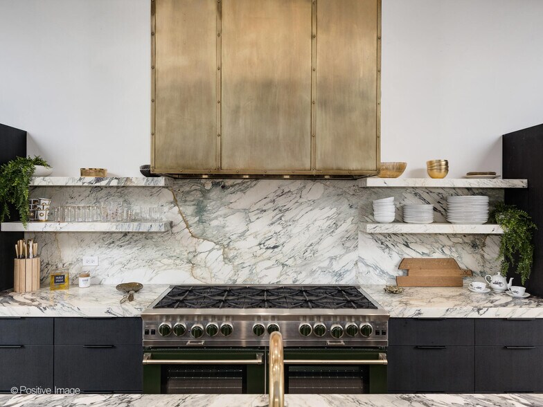 More Photos Of 2733 N Pulaski Rd, Chicago Showroom For Sale