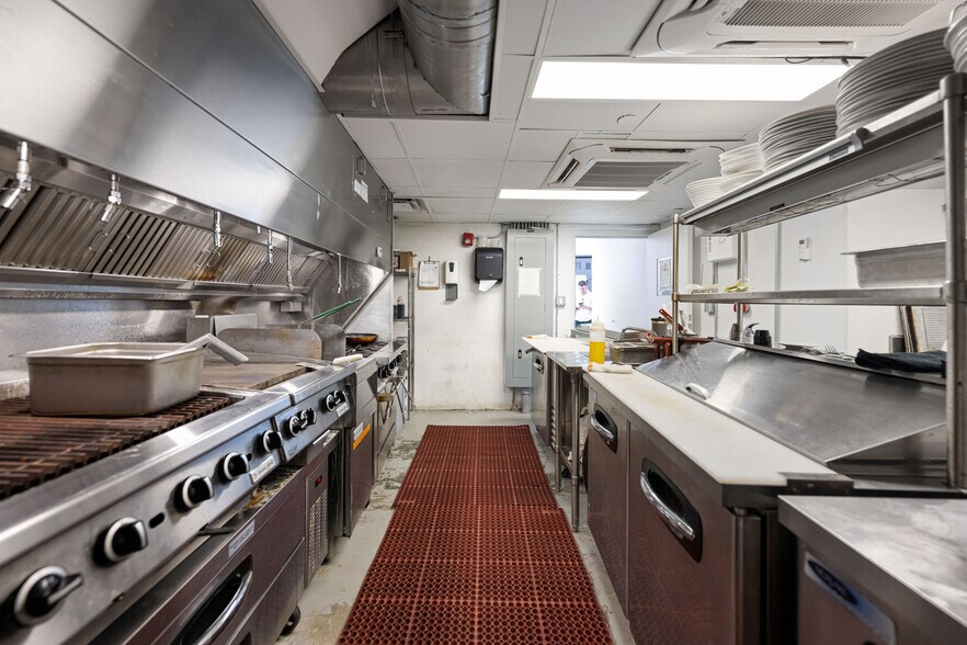 More Photos Of 334 20th St, Miami Beach Hotel For Lease