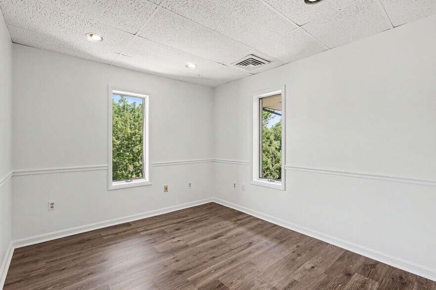 More Photos Of 10875 Main St, Fairfax Medical For Sale