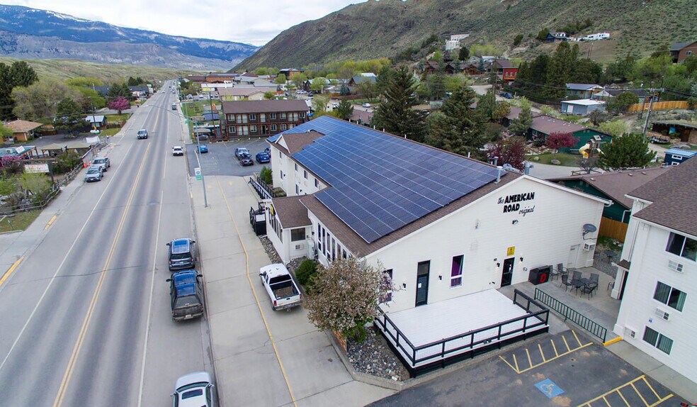 More Photos Of 702 Scott St, Gardiner Hotel For Sale