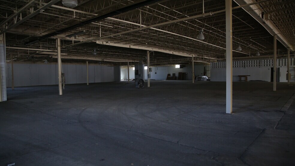 More Photos Of 845 Harrisburg Pike, Columbus Warehouse For Lease
