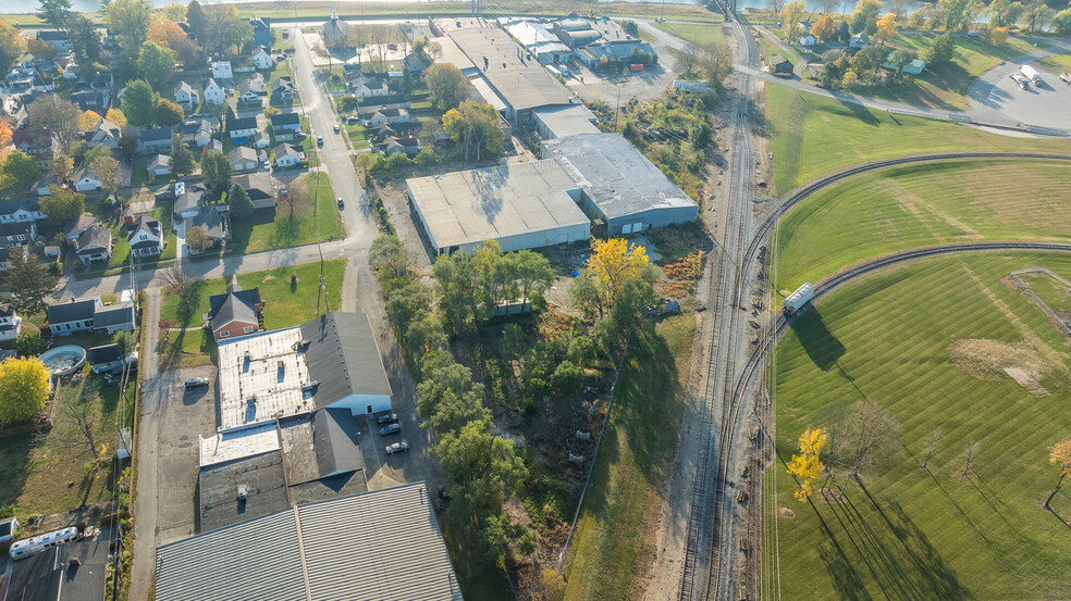 Primary Photo Of 413 Oxford Rd, Franklin Manufacturing For Sale