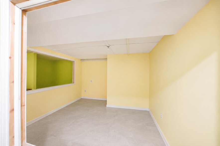 More Photos Of 10228 Jamaica Ave, Richmond Hill Storefront Retail Office For Sale