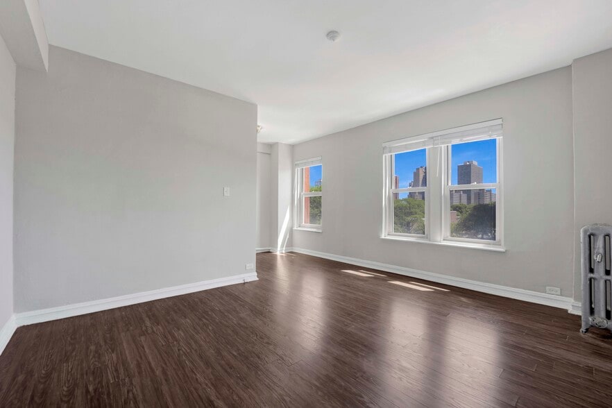 More Photos Of 1401 E Hyde Park Blvd, Chicago Apartments For Sale