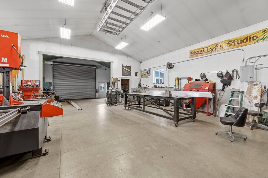 More Photos Of 802 E Vilas Rd, Medford Light Manufacturing For Sale