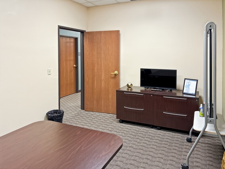 More Photos Of 1452 Hughes Rd, Grapevine Coworking Space