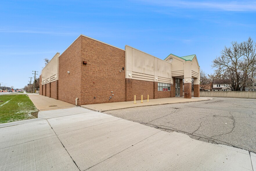 More Photos Of 18585 Dale St, Detroit Drugstore For Sale