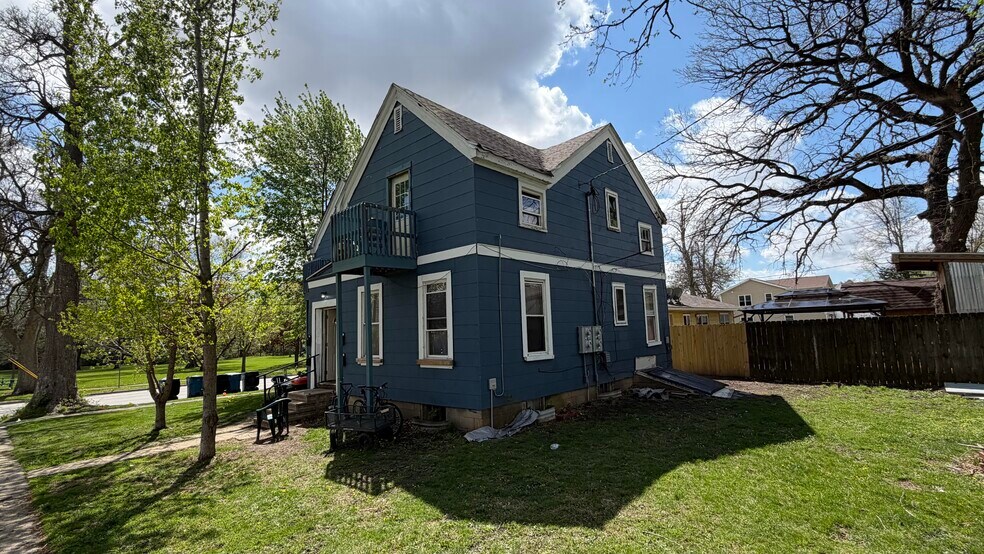 More Photos Of 103 N Division St, Pontiac Apartments For Sale