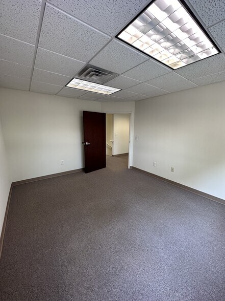 More Photos Of 809 Mt Vernon Rd, Raleigh Showroom For Lease