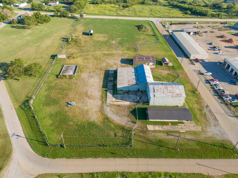 More Photos Of 600 W Cherry St, Cushing Warehouse For Lease