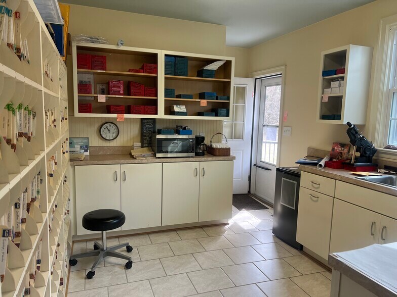 More Photos Of 904 Apperson Dr, Salem Office For Sale