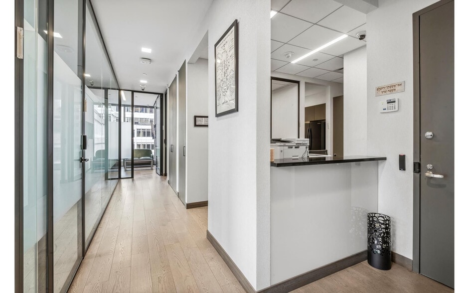 More Photos Of 50 W 47th St, New York Office Residential For Sale