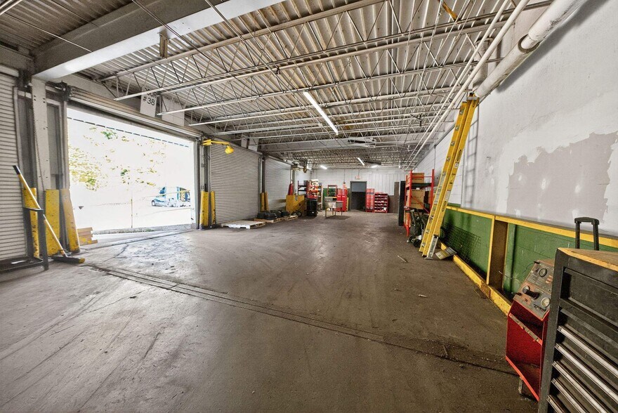 More Photos Of 42 Verbraska Ave, Amsterdam Distribution For Sale