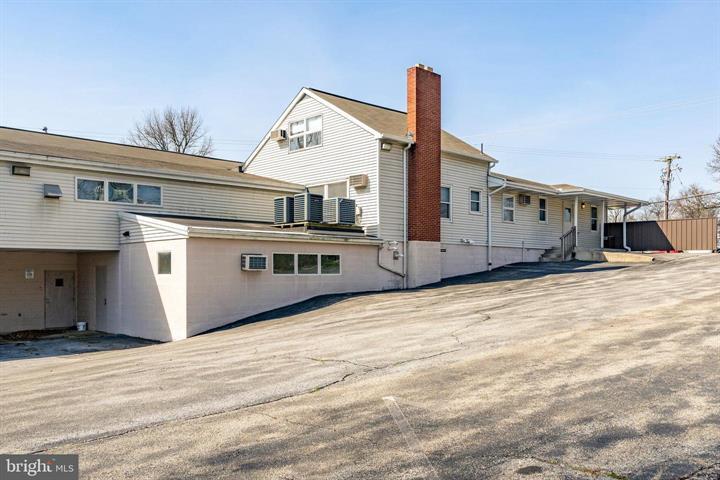 More Photos Of 915 N Hanover St, Elizabethtown Medical For Sale