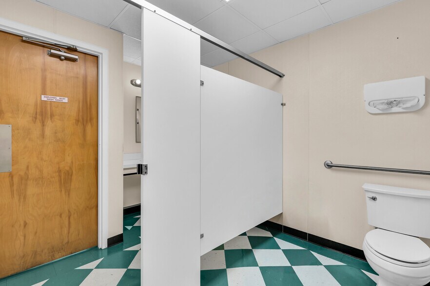 More Photos Of 114 Horizon Park Dr, Savannah Restaurant For Sale