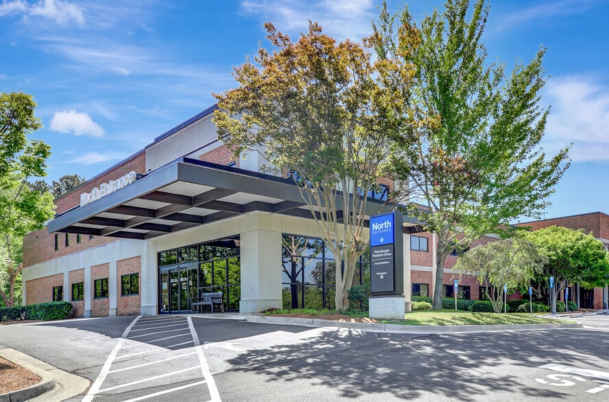More Photos Of 101 Yorktown Dr, Fayetteville Medical For Lease