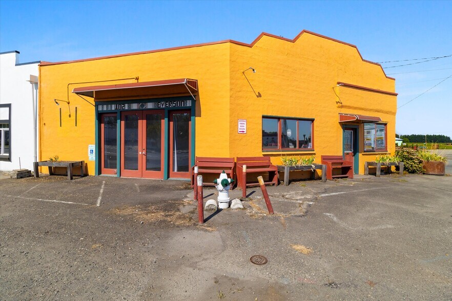 More Photos Of 102 Everson Rd, Everson Storefront For Sale