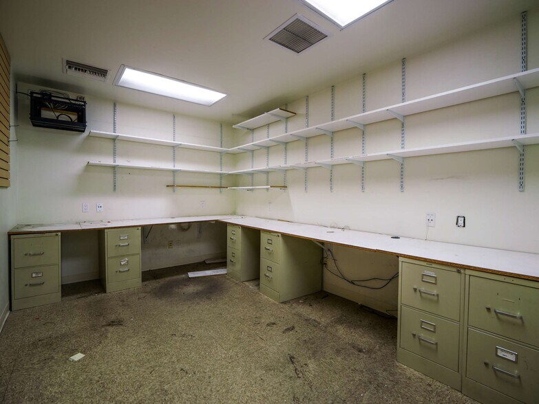 More Photos Of 3860 E Main St, Ventura Freestanding For Lease