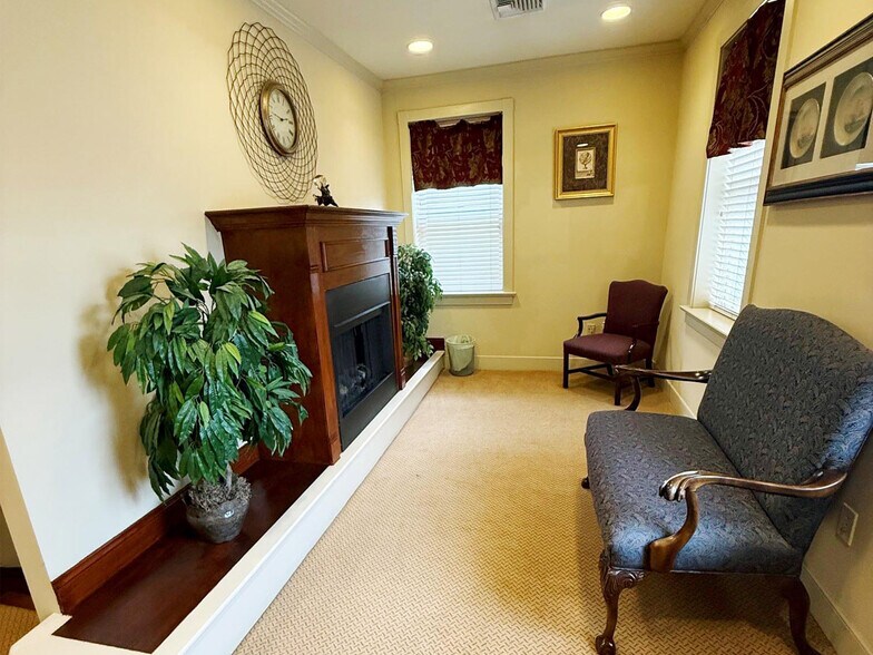 More Photos Of 2011 State St, East Petersburg Medical For Lease