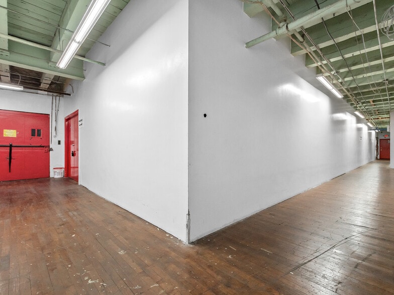 More Photos Of 165-167 Bow St, Everett Light Manufacturing For Lease