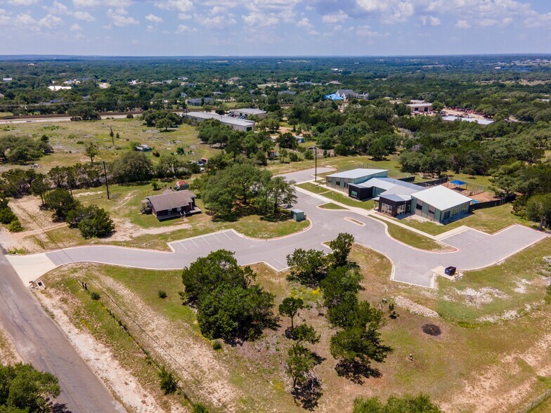 More Photos Of 1410 Live Oak Rd, Leander Showroom For Sale
