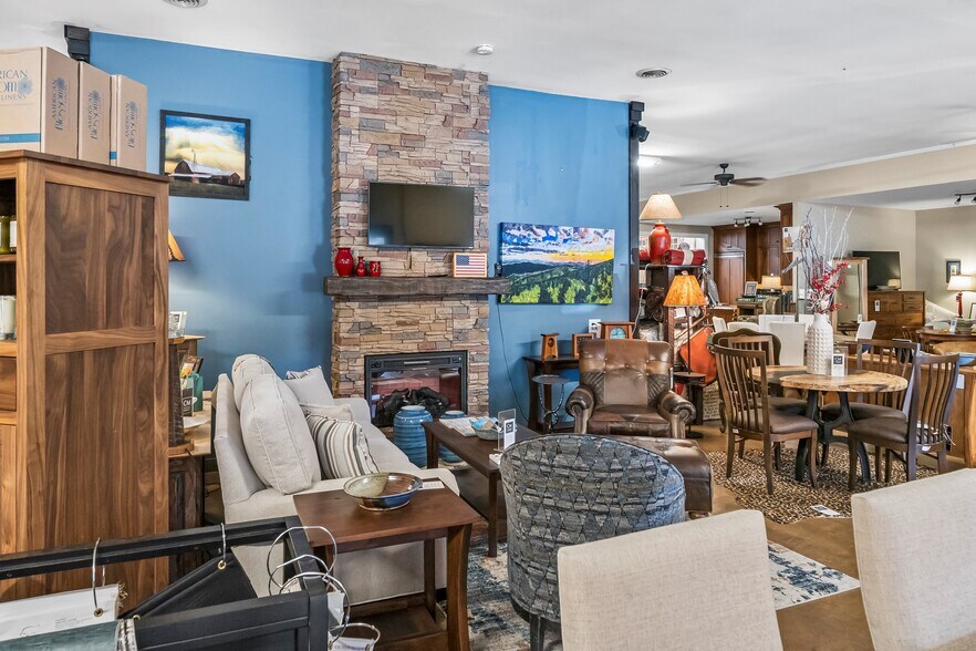 More Photos Of 2994 Hickory Blvd, Hudson Freestanding For Sale