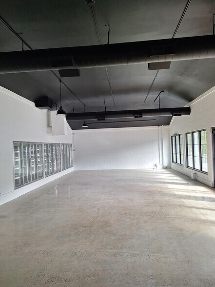More Photos Of 115 N Main St, Centerville Convenience Store For Sale