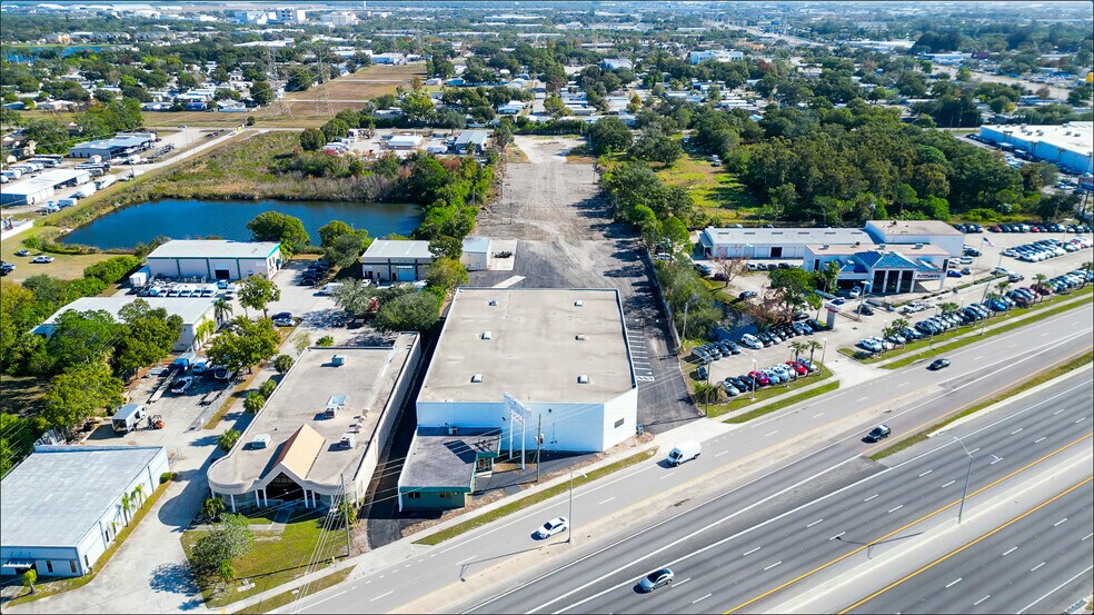 More Photos Of 13755 U.S. Highway 19 N, Clearwater Warehouse For Lease