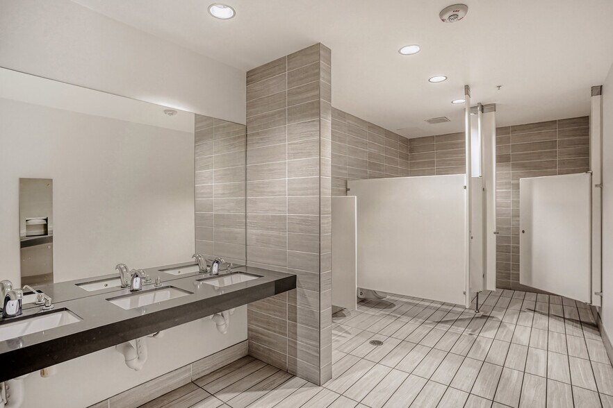 More Photos Of 2420 17th St, Denver Office For Lease