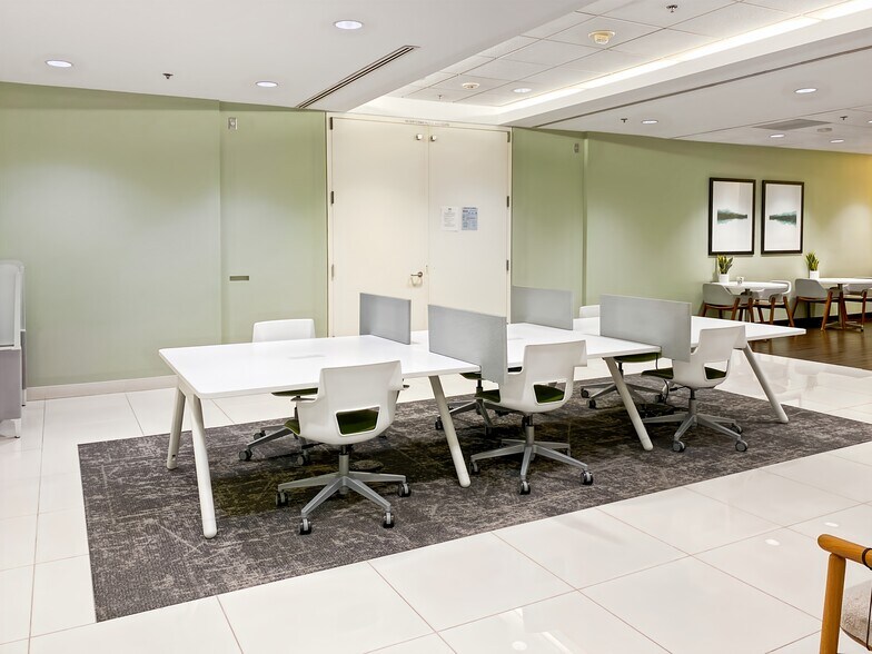 More Photos Of 6303 Owensmouth Ave, Woodland Hills Coworking Space