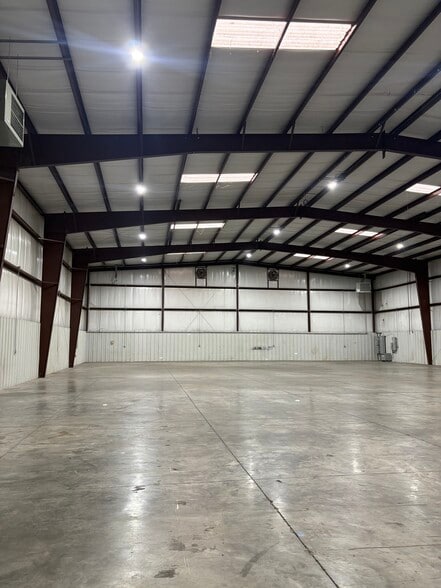 More Photos Of 9708 NW 6th St, Oklahoma City Distribution For Lease