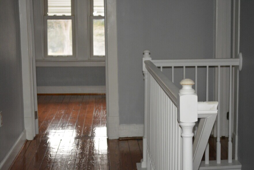 More Photos Of 579 West St, Pittsboro Office For Lease