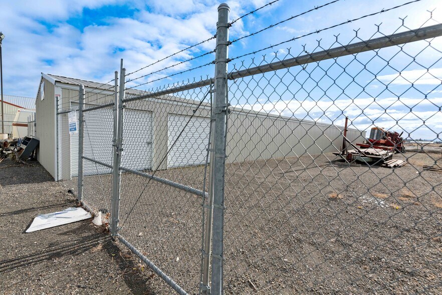 More Photos Of 710 N California Ave, Pasco Manufacturing For Sale