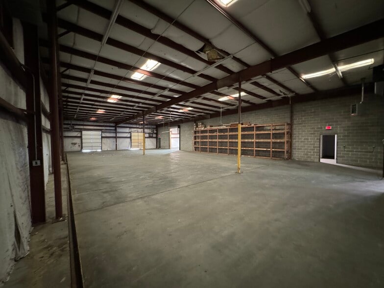More Photos Of 100 Boxer Dr, Emporia Warehouse For Lease