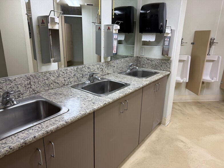 More Photos Of 2244 Ivy St, Chico Manufacturing For Sale