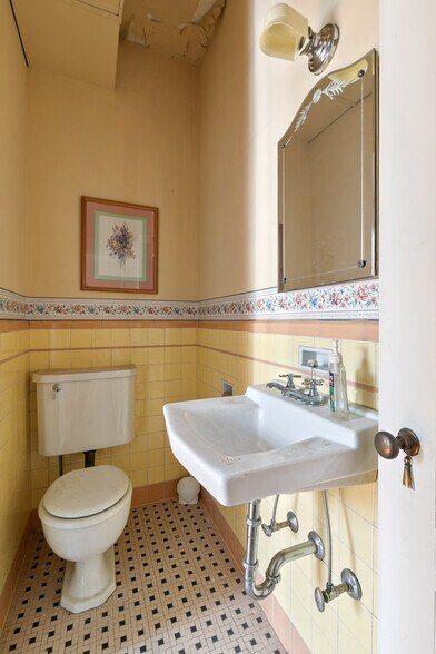 More Photos Of 2500 E Marshall St, Richmond Office For Lease