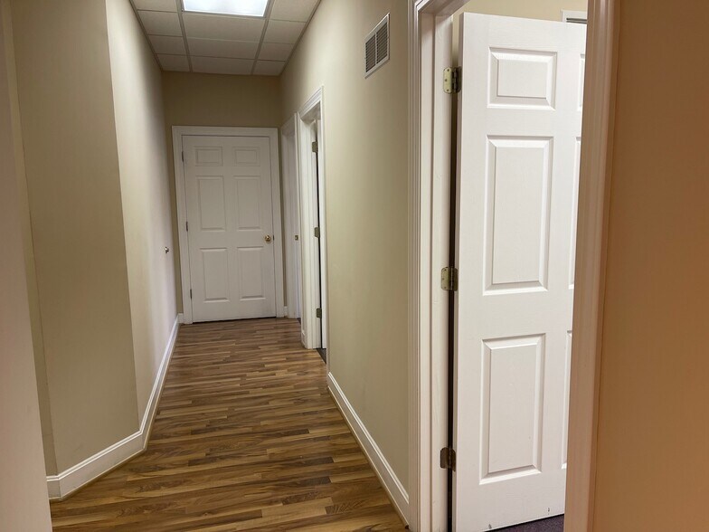 More Photos Of 3801 Springhurst Blvd, Louisville Medical For Lease