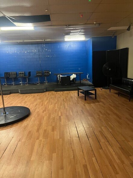 More Photos Of 6821 Foothill Blvd, Oakland Auto Repair For Sale