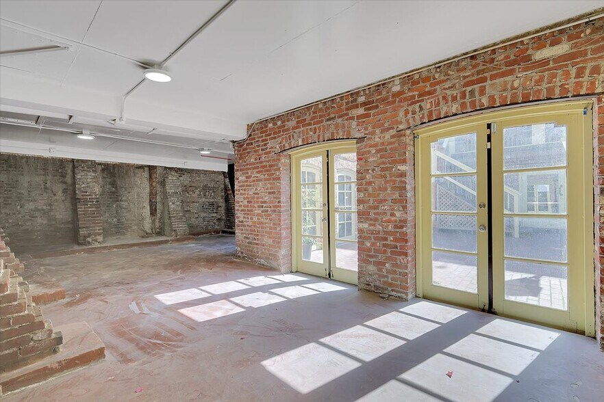 More Photos Of 900-906 2nd St, Sacramento Storefront For Lease