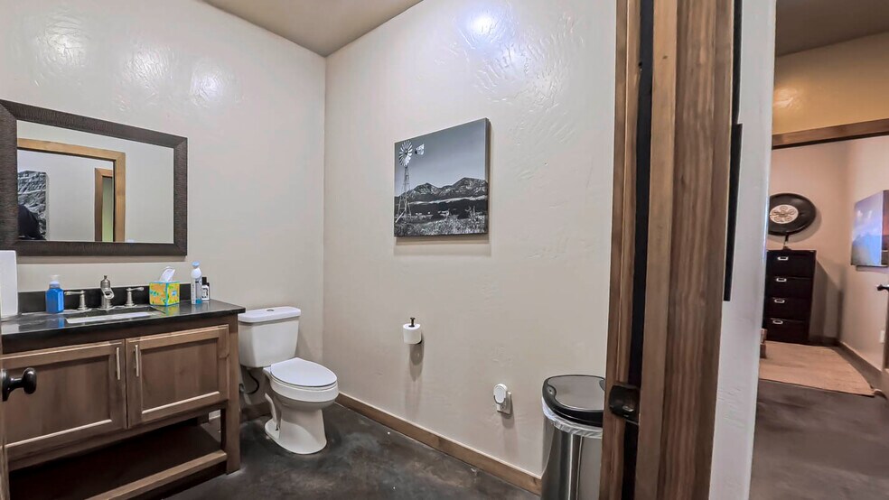 More Photos Of 2901 Lafayette Ln, Amarillo Warehouse For Sale