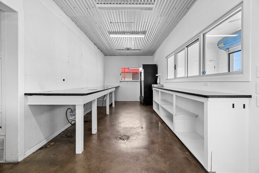 More Photos Of 207 N Henderson Blvd, Kilgore Storefront For Lease