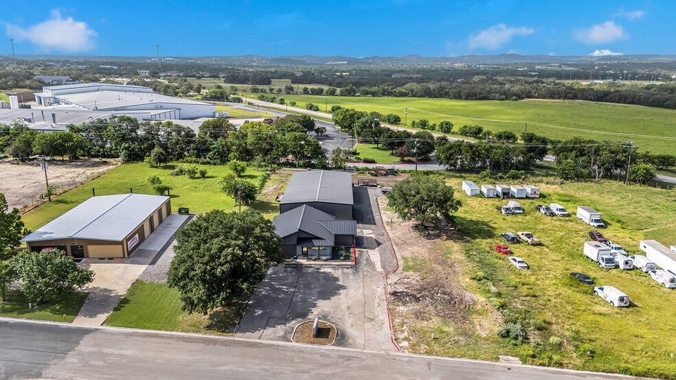 More Photos Of 117 Commerce Ave, Boerne Office For Sale